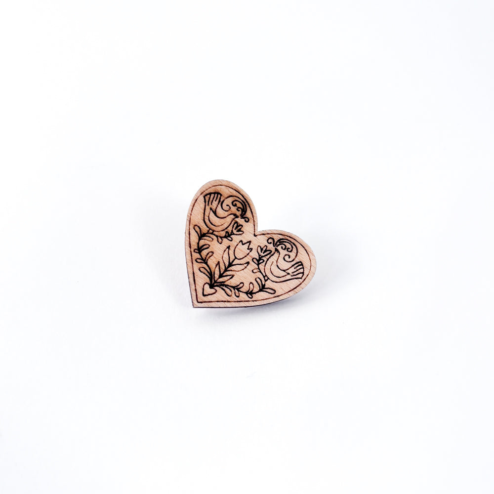 Magma x Júlia Csapó - Szív wooden pin
