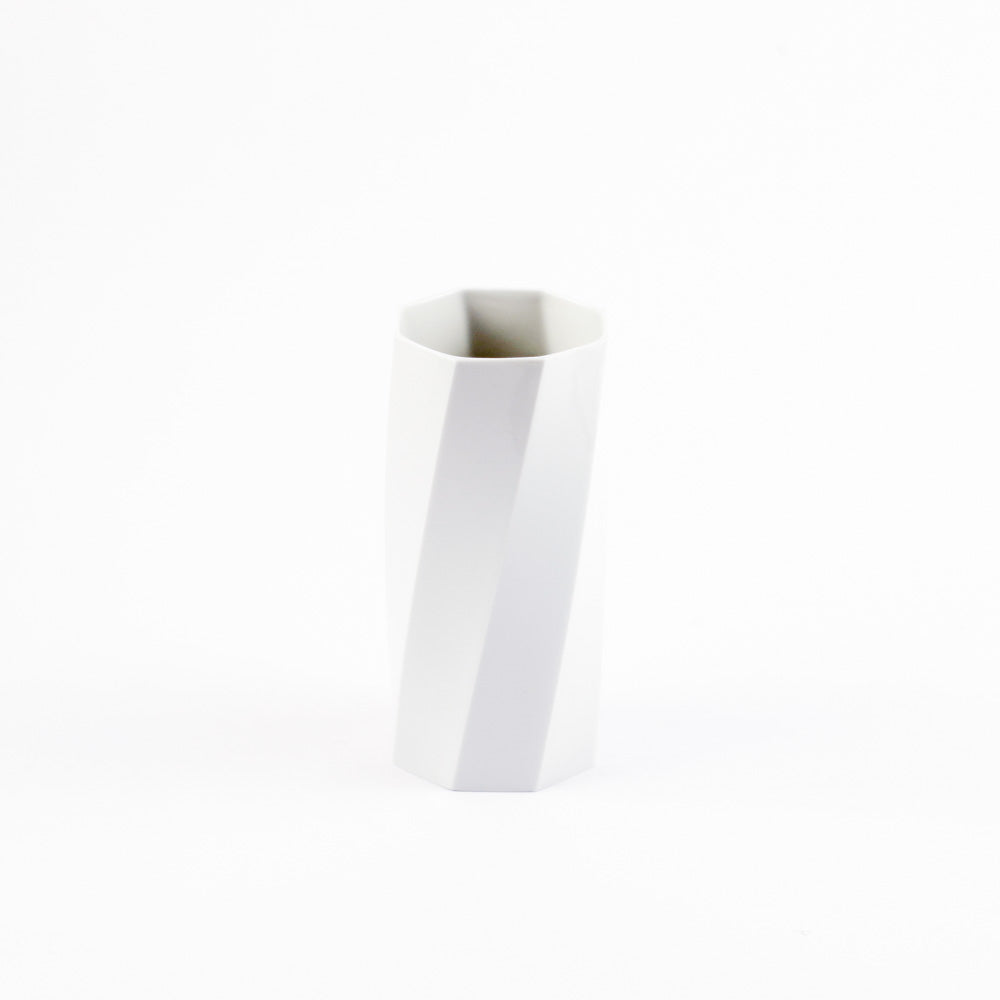 HYBRID - porcelain vase - white (diagonal lines)