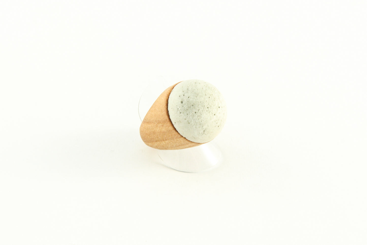 Concrete ring - with solid wood base